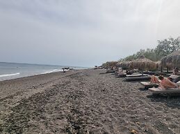 Cycladic Pleasure Houses by the Sea