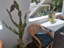 Cycladic Pleasure Houses by the Sea