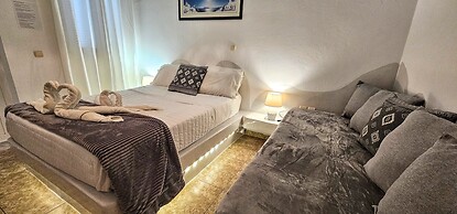 Cycladic Pleasure Houses by the Sea