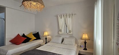 Cycladic Pleasure Houses by the Sea