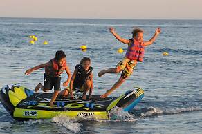 Cycladic Pleasure Houses by the Sea