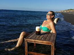 Cycladic Pleasure Houses by the Sea