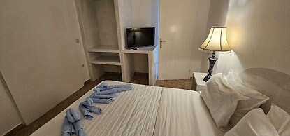 Cycladic Pleasure Houses by the Sea