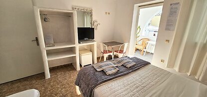 Cycladic Pleasure Houses by the Sea