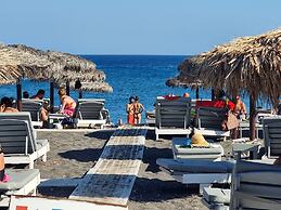 Cycladic Pleasure Houses by the Sea