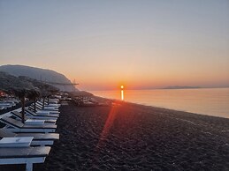 Cycladic Pleasure Houses by the Sea