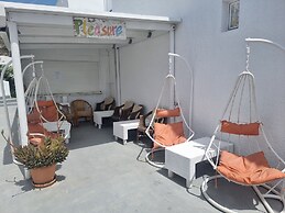 Cycladic Pleasure Houses by the Sea