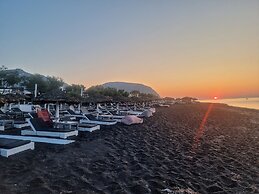 Cycladic Pleasure Houses by the Sea