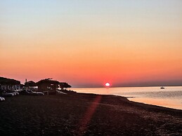 Cycladic Pleasure Houses by the Sea