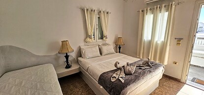 Cycladic Pleasure Houses by the Sea