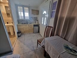 Cycladic Pleasure Houses by the Sea