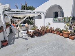 Cycladic Pleasure Houses by the Sea