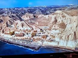 Cycladic Pleasure Houses by the Sea