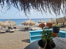 Cycladic Pleasure Houses by the Sea