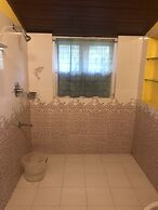 Manikkal Bungalow Uphill Cottage Large