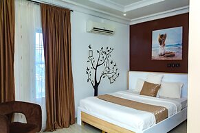 The Point Hotel and Suites