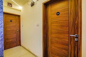 Fabhotel Crystal Inn