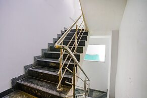 Fabhotel Crystal Inn