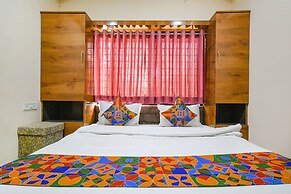 Fabhotel Royal Palace