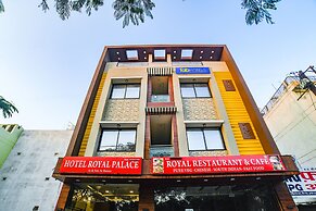 Fabhotel Royal Palace