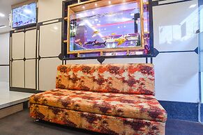 Fabhotel Royal Palace