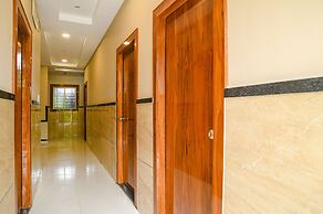 Fabhotel Royal Palace