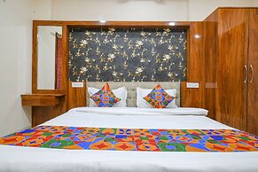 Fabhotel Royal Palace