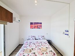 CityCenter Rooms Next to the Beach