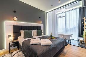 Q18 ApartHotel