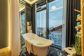 Q18 ApartHotel