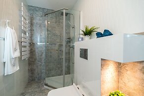 Q18 ApartHotel