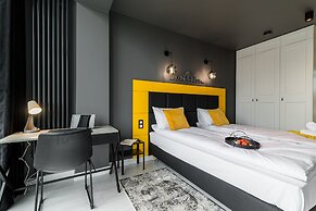 Q18 ApartHotel