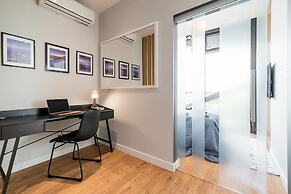 Q18 ApartHotel