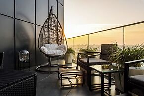 Q18 ApartHotel