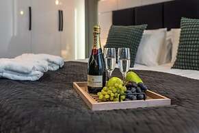 Q18 ApartHotel