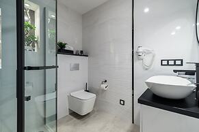 Q18 ApartHotel