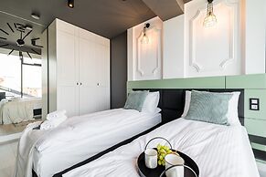 Q18 ApartHotel