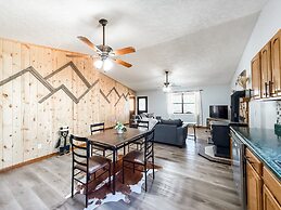 Andy Woods Lodge - 4 Bedrooms, 1.5 Baths, Sleeps 8 4 Home by RedAwning