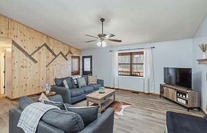 Andy Woods Lodge - 4 Bedrooms, 1.5 Baths, Sleeps 8 4 Home by RedAwning