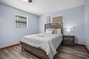 Andy Woods Lodge - 4 Bedrooms, 1.5 Baths, Sleeps 8 4 Home by RedAwning