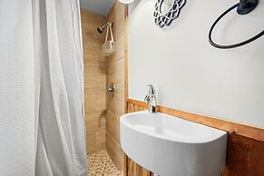 Andy Woods Lodge - 4 Bedrooms, 1.5 Baths, Sleeps 8 4 Home by RedAwning