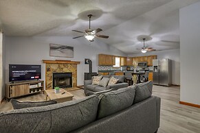 Andy Woods Lodge - 4 Bedrooms, 1.5 Baths, Sleeps 8 4 Home by Redawning