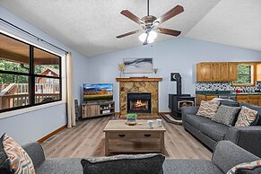 Andy Woods Lodge - 4 Bedrooms, 1.5 Baths, Sleeps 8 4 Home by RedAwning