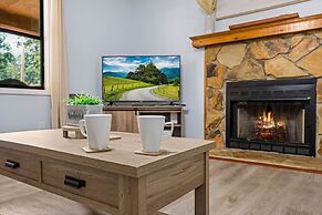 Andy Woods Lodge - 4 Bedrooms, 1.5 Baths, Sleeps 8 4 Home by RedAwning