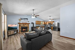 Andy Woods Lodge - 4 Bedrooms, 1.5 Baths, Sleeps 8 4 Home by RedAwning