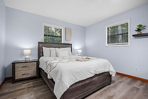 Andy Woods Lodge - 4 Bedrooms, 1.5 Baths, Sleeps 8 4 Home by RedAwning