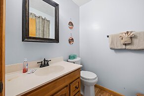 Andy Woods Lodge - 4 Bedrooms, 1.5 Baths, Sleeps 8 4 Home by RedAwning