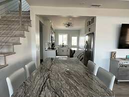 Ocean Sunrise 3 Bedroom Home by RedAwning