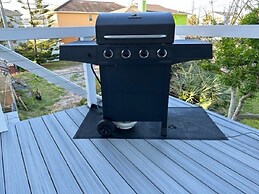 Ocean Sunrise 3 Bedroom Home by RedAwning