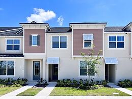 Beautiful 5 Bedroom Town Home With Splash Pool 5 Home